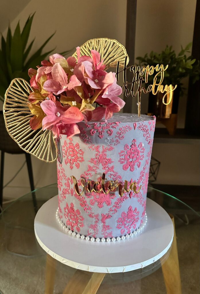 Sweeten your special moments with our custom cakes, designed to make every celebration unforgettable.